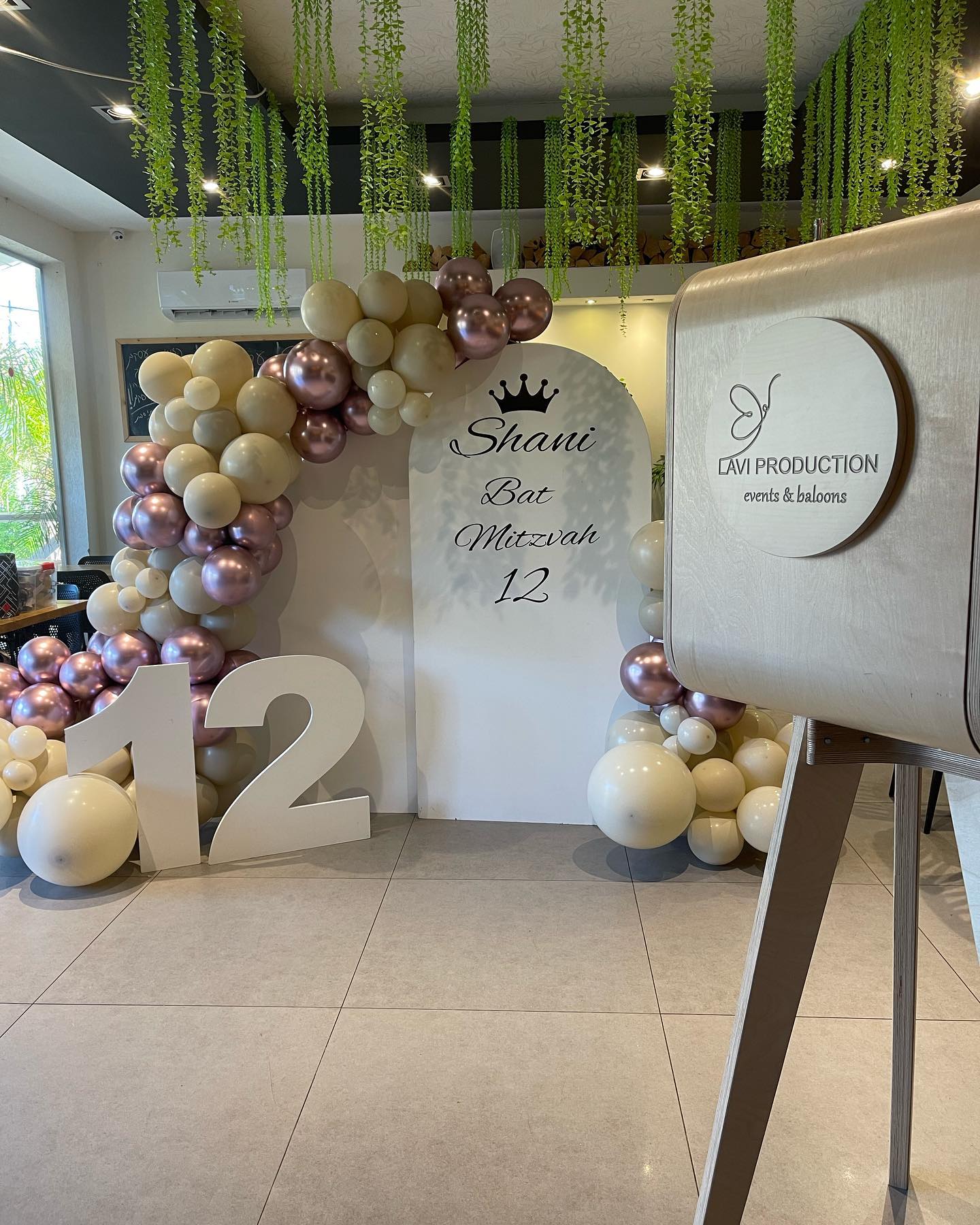 קיר צילום לבת מווצה