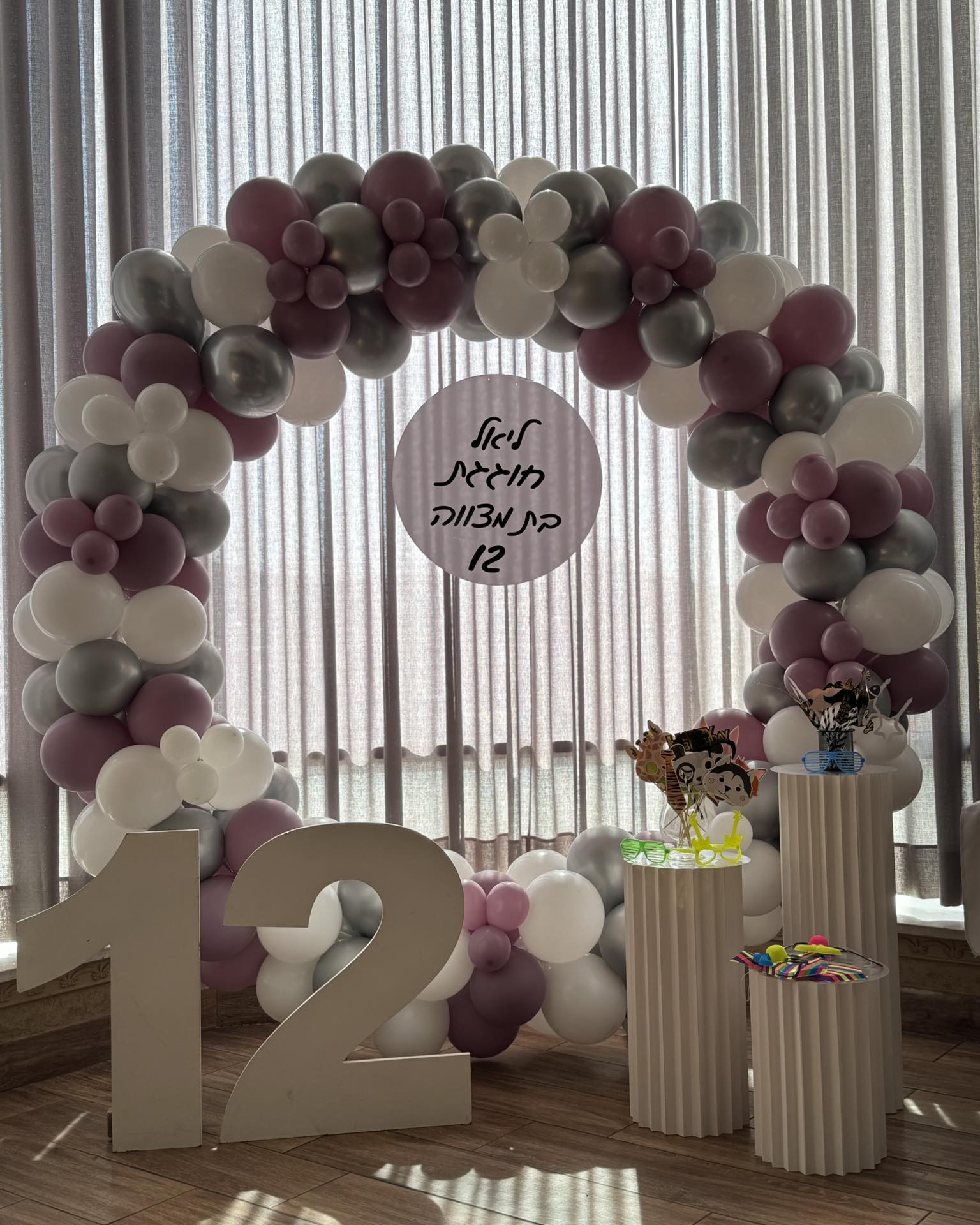 ￼ עמדת צילום לבת מצווה של ליאל המהממת 
עמדות צילום לכל אירוע